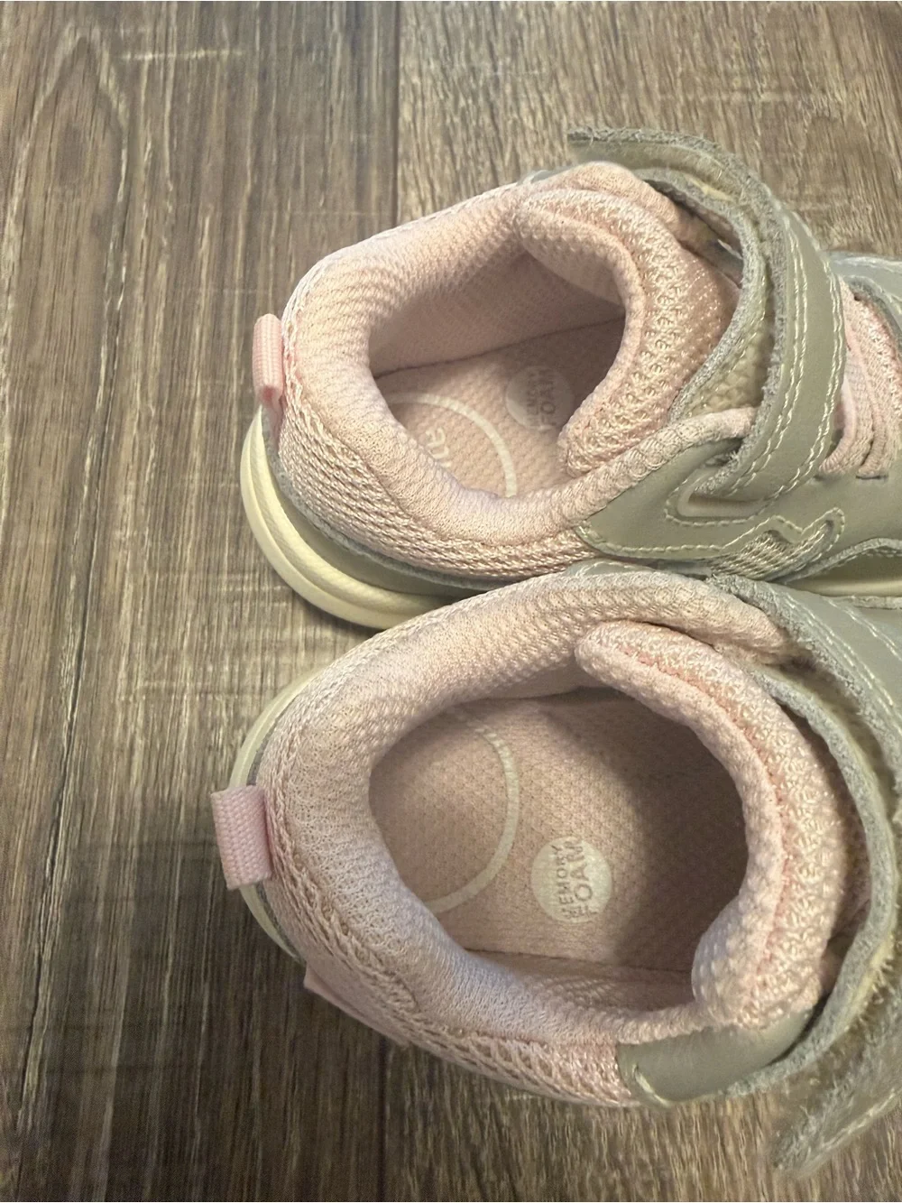 StrideRite Girls grey/silver Pink sneaker size 5